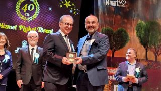 Prof. Dr. Kemal Arıkan’a “Hizmette 40. Yıl” plaketi!
